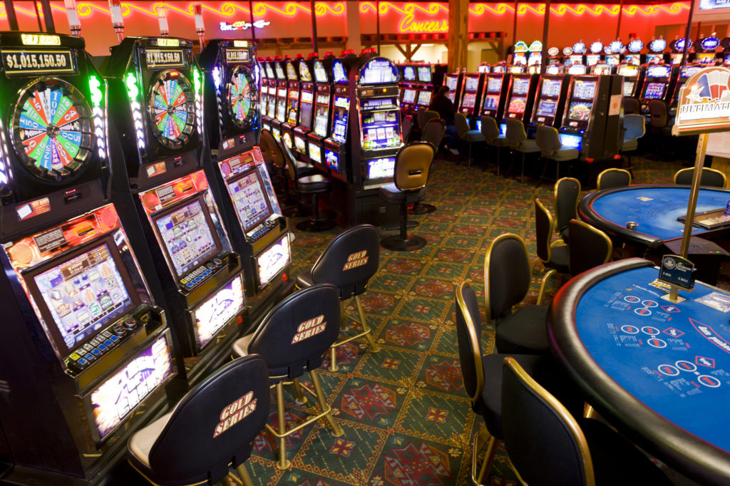 Slot Makinelerinde Jackpot Peşinde: Stratejiler ve İpuçları